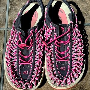 Ladies Size 9.5 Keen Uneek Sandals